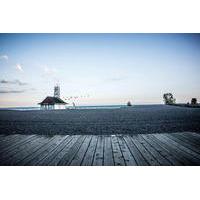 Toronto Beach Walking Tour with Photo Session