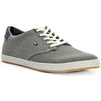 Tommy Hilfiger Howell 3D2 men\'s Shoes (Trainers) in Grey