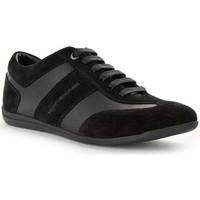 Tommy Hilfiger Otis 2C men\'s Shoes (Trainers) in Black