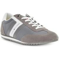 Tommy Hilfiger Branson 8C1 men\'s Shoes (Trainers) in Silver
