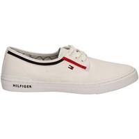 Tommy Hilfiger FM0FM00542 Sneakers Man Bainco men\'s Shoes (Trainers) in white