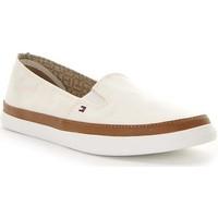 tommy hilfiger kesha 7d womens slip ons shoes in white