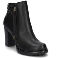Tommy Hilfiger Isabella 9A women\'s Low Ankle Boots in Black