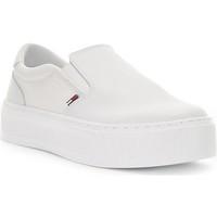 Tommy Hilfiger Dolly 2C1 women\'s Shoes (Trainers) in White