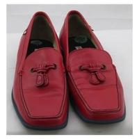 Tommy Hilfiger, size 4 red leather loafers
