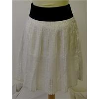 Tofu - Size: 8 black/white skirt