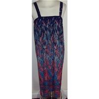 Tricoville Size 8 Blue and Red Dress