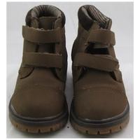 Tu, size 10 kids brown walking style boots