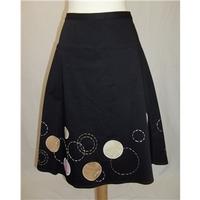 tuchuzy size 10 black with circle pattern skirt