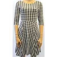 TU Size 12 Black and White Houndstooth Dress