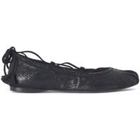 Twin Set black leather flat shoe women\'s Shoes (Pumps / Ballerinas) in black