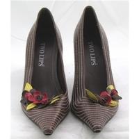 Two Lips, size 5.5 brown stilettos with flower detail