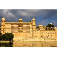 Udaipur Guided City Day Tour: City Palace, Jagdish Temple, and Lake Pichola