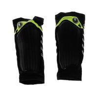 Uhlsport Shinpad Carbo 43