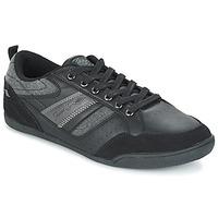 Umbro CAPEL men\'s Shoes (Trainers) in black