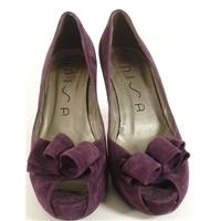 Unisa, size 7/41 plum siede peep toe shoes