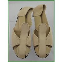 unbranded size 6 beige flat shoes