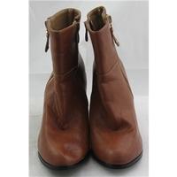 Unbranded, size 5/38 tan block heeled ankle boots