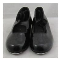 Unbranded, size 4 black patent effect tap shoes