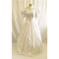 Unbranded - Size: 8-10 - White Daisy Spray Wedding Dress