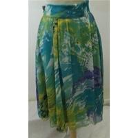 unknown size s multi coloured patterned skirt
