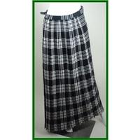 Unbranded - Size: 12 - Black - Kilt