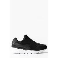 Up Running Trainer with Heel Detail - black
