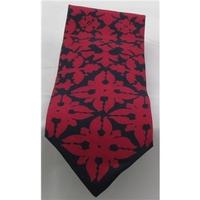 V & A navy & red fleur de lis print silk tie