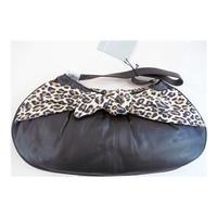 Van Dall dark brown leather clutch bag BNWT Van Dal - Size: M - Brown - Top handle bag