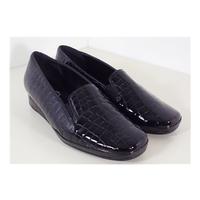 van dal size 5 black faux alligator rochester wedge shoes with box