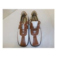 Van Dal Freeway, Size 5, Brown/White Shoes