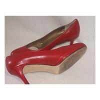 Vanelli Red Leather Court Shoe - UK Size 8 /US 10