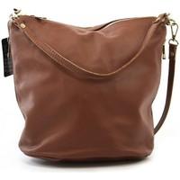 vera pelle 5762 womens shoulder bag in brown