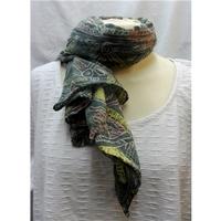 very good condition artipresent scarf artipresent size not specified m ...