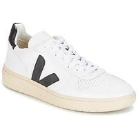 Veja V-10 men\'s Shoes (Trainers) in white