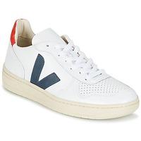 Veja V-10 men\'s Shoes (Trainers) in white