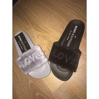 Venus faux fur LOVE sliders