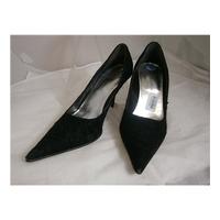 very valentina size 39 black very valentina size 10 black court shoes