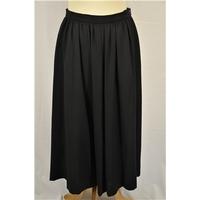 Versatile black wool skirt by Jaeger - Size: 12 - Black - Calf length skirt