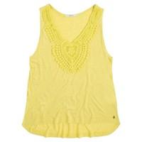 vest top with macram detail at the neckline