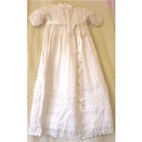 VINTAGE SILK CHRISTENING GOWN Unbranded - Size: 0 - 12 months - Cream / ivory - Unisex