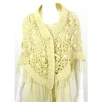 Vintage Unbranded One Size Cream Wool Floral Crochet Shawl