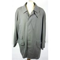Vintage Burberrys Size: Large (44 chest, reg length ) Dove Grey Classic/Formal Lined Cotton Mix Raincoat
