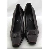 Vianni, size 4/37 dark red leather court shoes