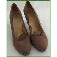 vintage selby styl eeze size 9 brown court shoes