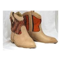 Vintage Size 7.5 Leather Boho Tapestry Boots Unbranded - Size: 7.5 - Brown - Boots