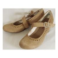 Vintage by Tom G - size 38 (UK 5) - amber - faux suede shoes