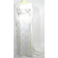 Vintage Vogue Special Design old white brocade wedding dress with train