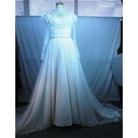Vintage Pronovias of Barcelona White Full skirt wedding dress