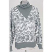 Vintage Lady Jane, size M grey & white patterned jumper